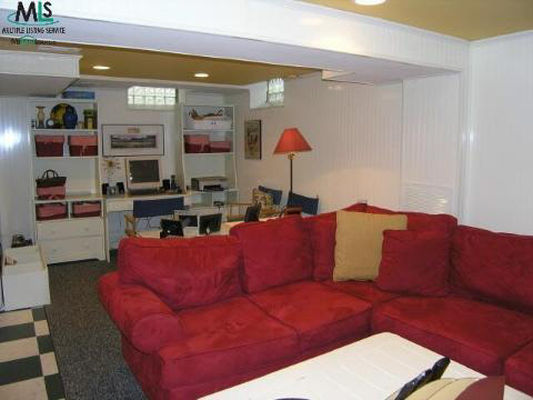 349 Moross Road Grosse Pointe, MI 48236 - Photo 8 of 9 729754-7.JPG