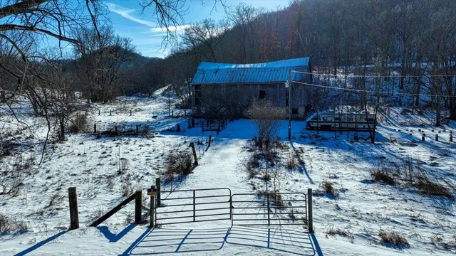 $1,295,000 | E1383 South Bad Axe, De Soto, WI 54624