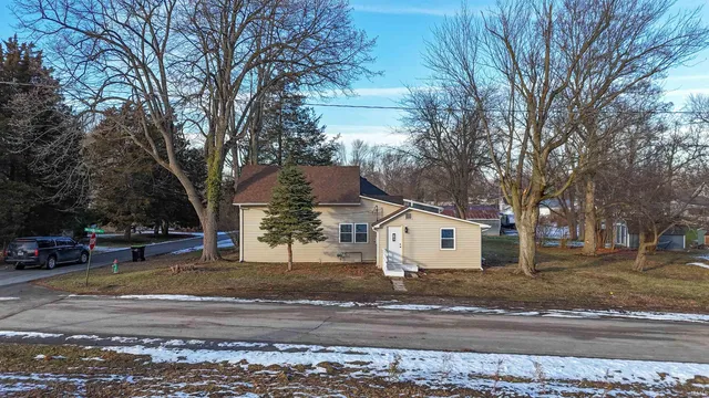 $199,999 | 204 North Hendericks Street, Warren, IN 46792