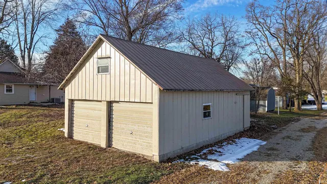 $199,999 | 204 North Hendericks Street, Warren, IN 46792
