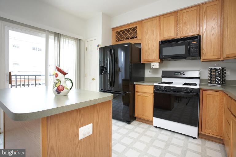 9429 Fields Road Gaithersburg, MD 20878 - Photo 23 of 30 Kitchen