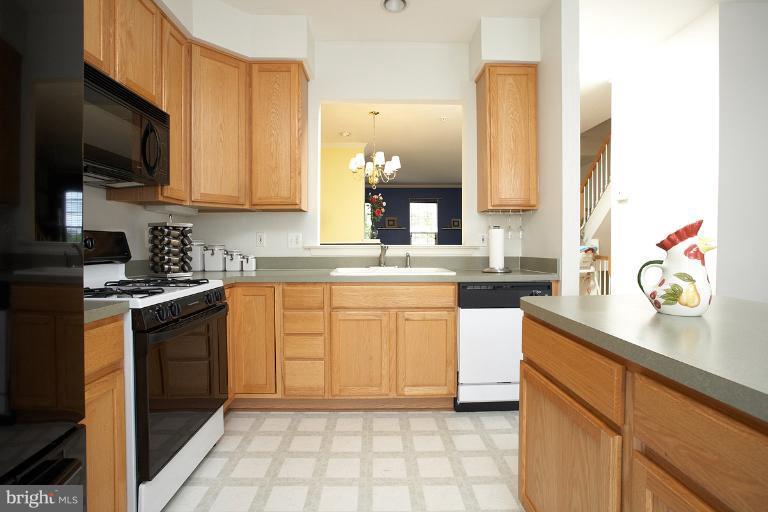 9429 Fields Road Gaithersburg, MD 20878 - Photo 8 of 30 Kitchen