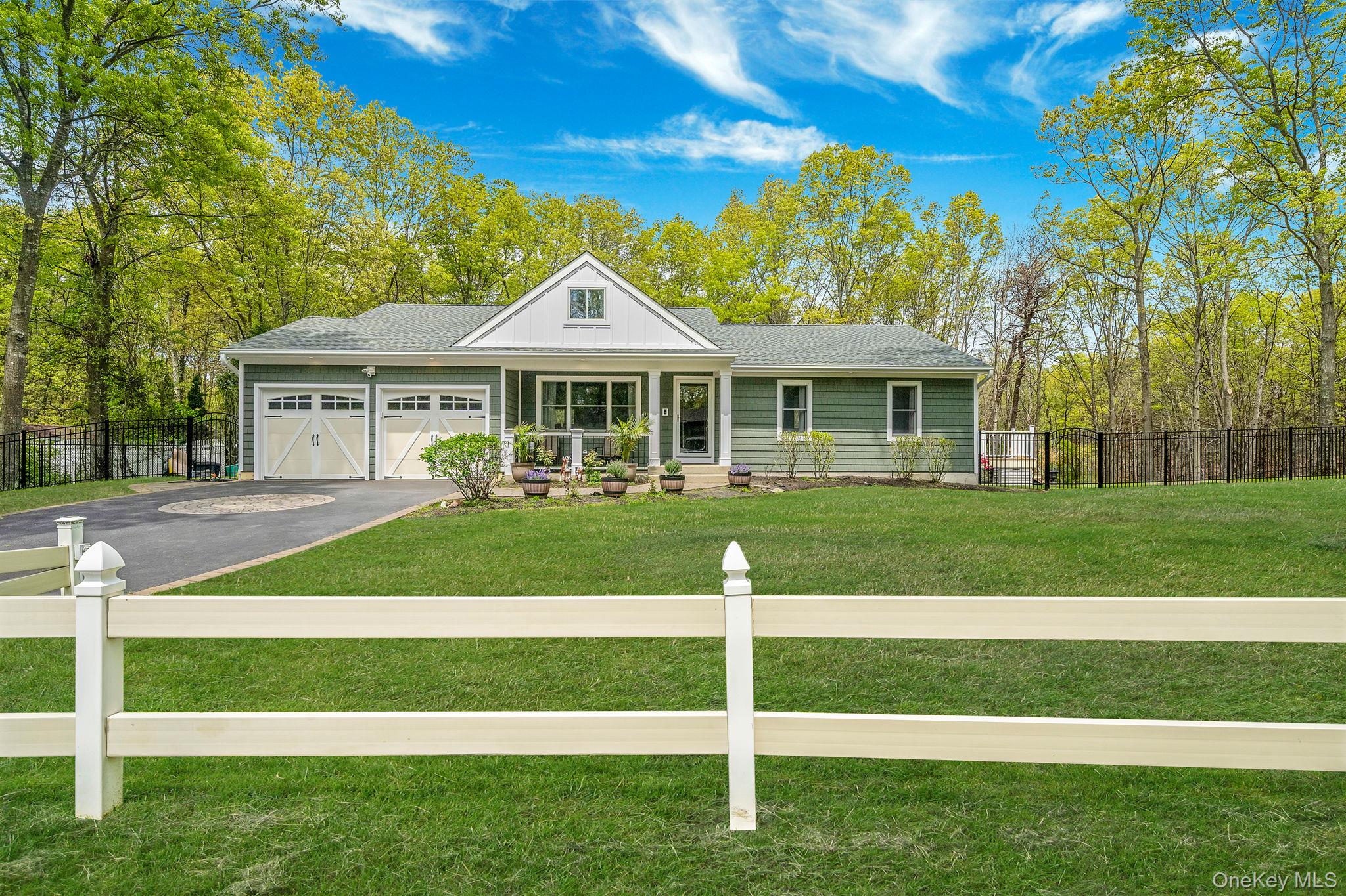 14 Belvoir Court Ridge, NY 11961 - Photo 2 of 22