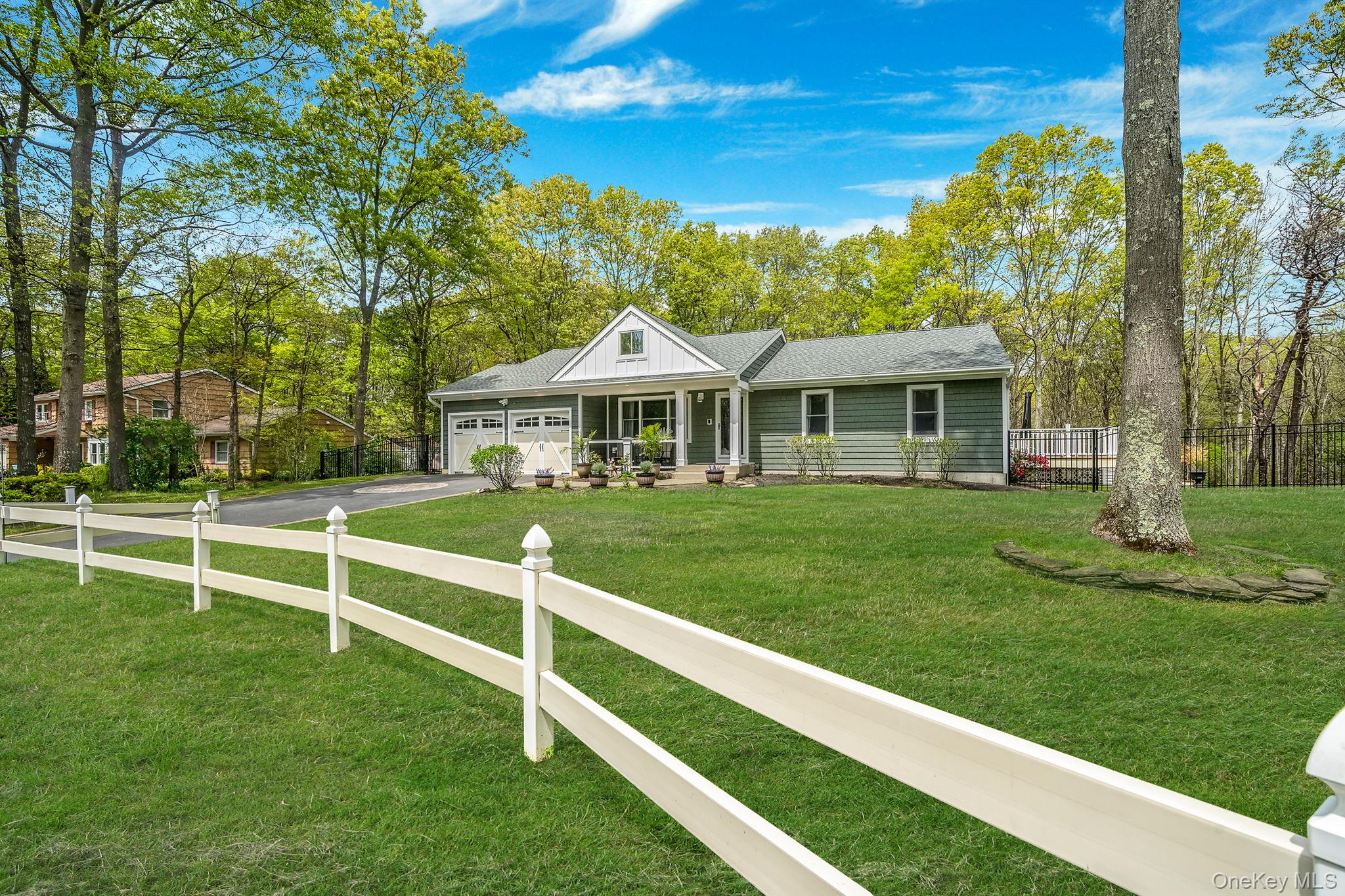 14 Belvoir Court Ridge, NY 11961 - Photo 3 of 22