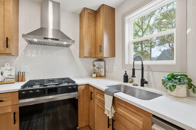 $565,000 | 110 Holbrook Lane, Goose Creek, SC 29445