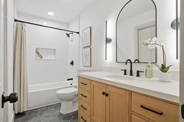 $565,000 | 110 Holbrook Lane, Goose Creek, SC 29445