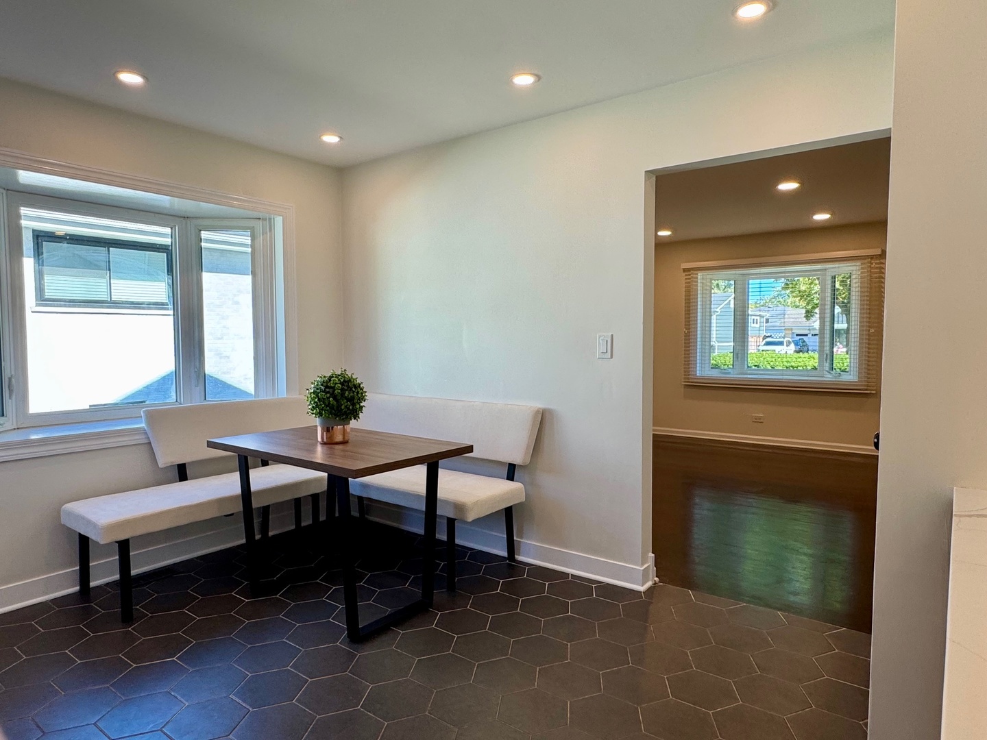 860 Spring Road Elmhurst, IL 60126 - Photo 3 of 20