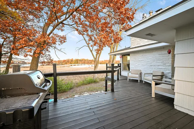 $2,400,000 | 19860 Cottagewood Road, Deephaven, MN 55331