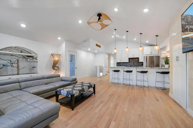 $2,400,000 | 19860 Cottagewood Road, Deephaven, MN 55331