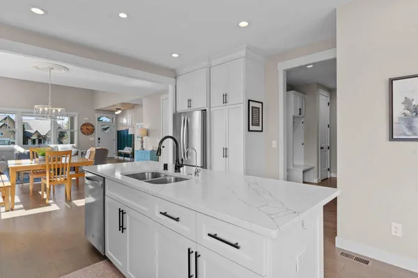 $650,000 | 15668 Cobblestone Lake Parkway, Apple Valley, MN 55124