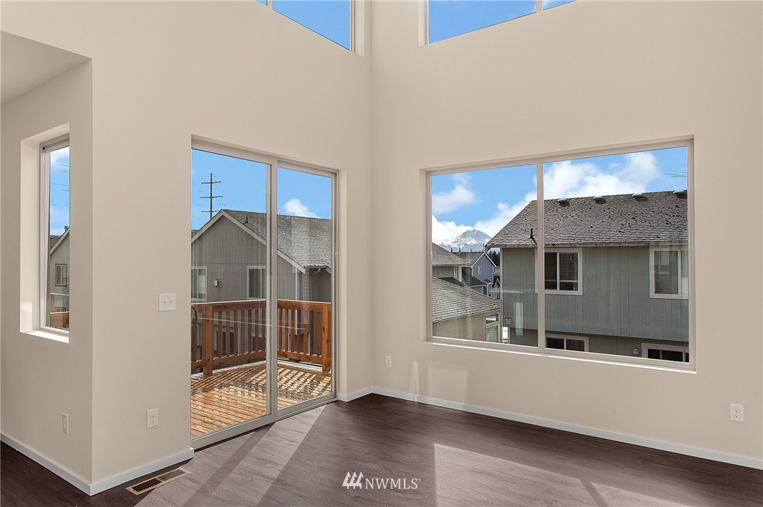 18707 107th Avenue Southeast Renton, WA 98055 - Photo 5 of 23 Gallery Image 5