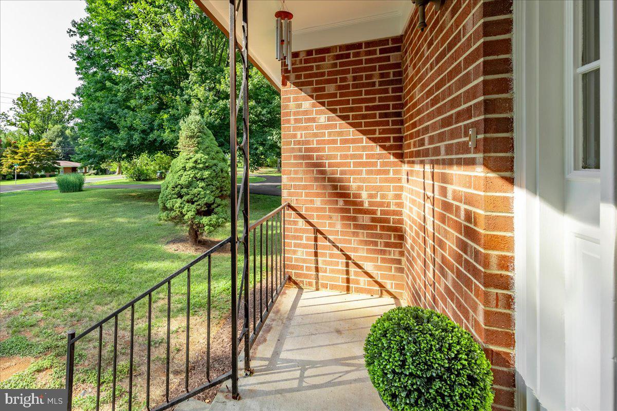 6793 Riley Road Warrenton, VA 20187 - Photo 7 of 62 Gallery Image 7