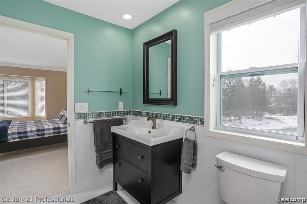 4560 Valley View Point Rochester, MI 48306 - Photo 44 of 63 47-4560 Valley View Point Rochester0039.jpg