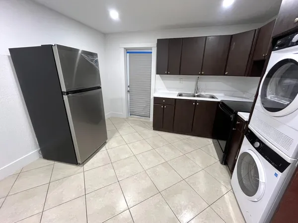 $1,995 | 1015 Northeast 17th Avenue, Unit 102, Fort Lauderdale, FL 33304