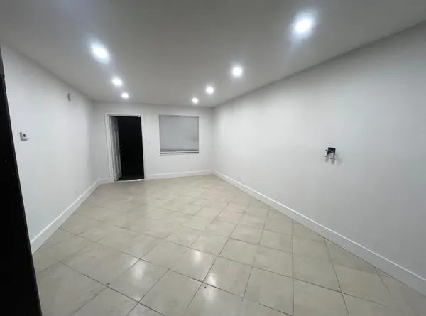 $1,995 | 1015 Northeast 17th Avenue, Unit 102, Fort Lauderdale, FL 33304
