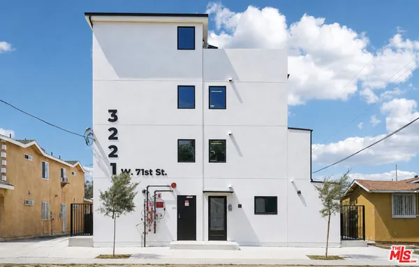 $2,000 | 3221 West 71st Street, Los Angeles, CA 90043