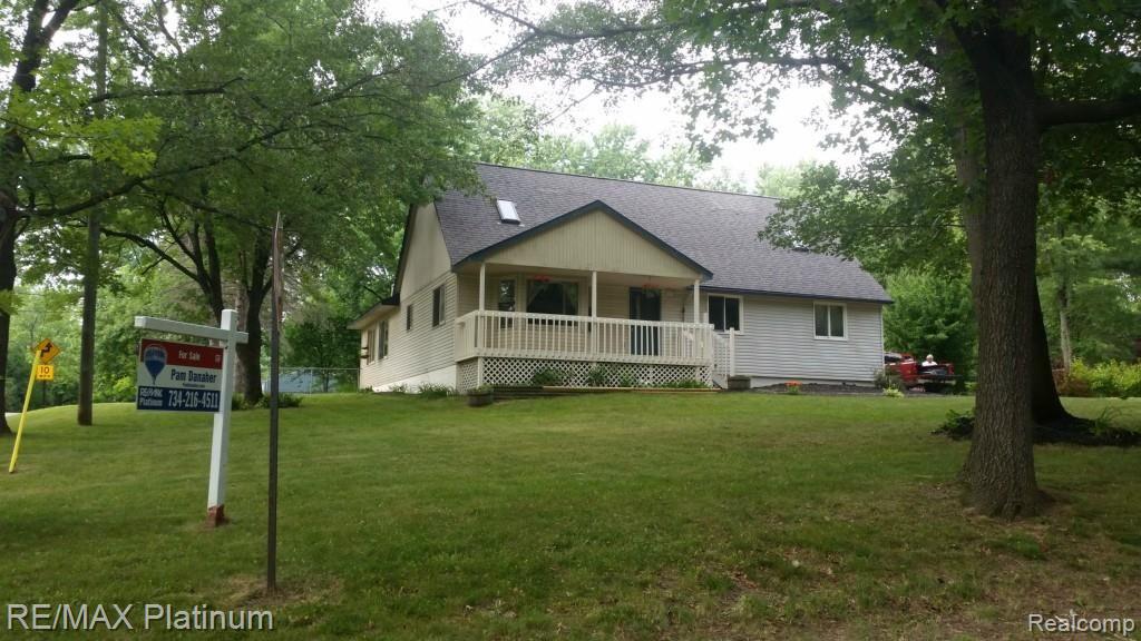 604 Fisher Road Highland, MI 48357 - Photo 2 of 15 20140706_173830.jpg