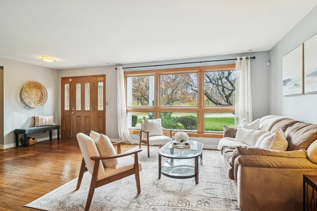 $950,000 | 1342 Pine Street, Glenview, IL 60025