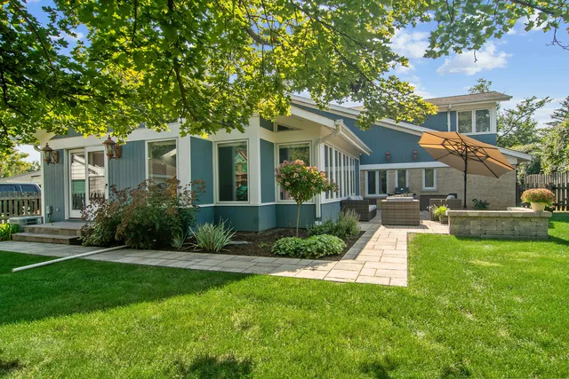 $950,000 | 1342 Pine Street, Glenview, IL 60025