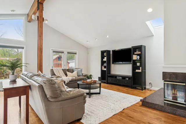 $950,000 | 1342 Pine Street, Glenview, IL 60025