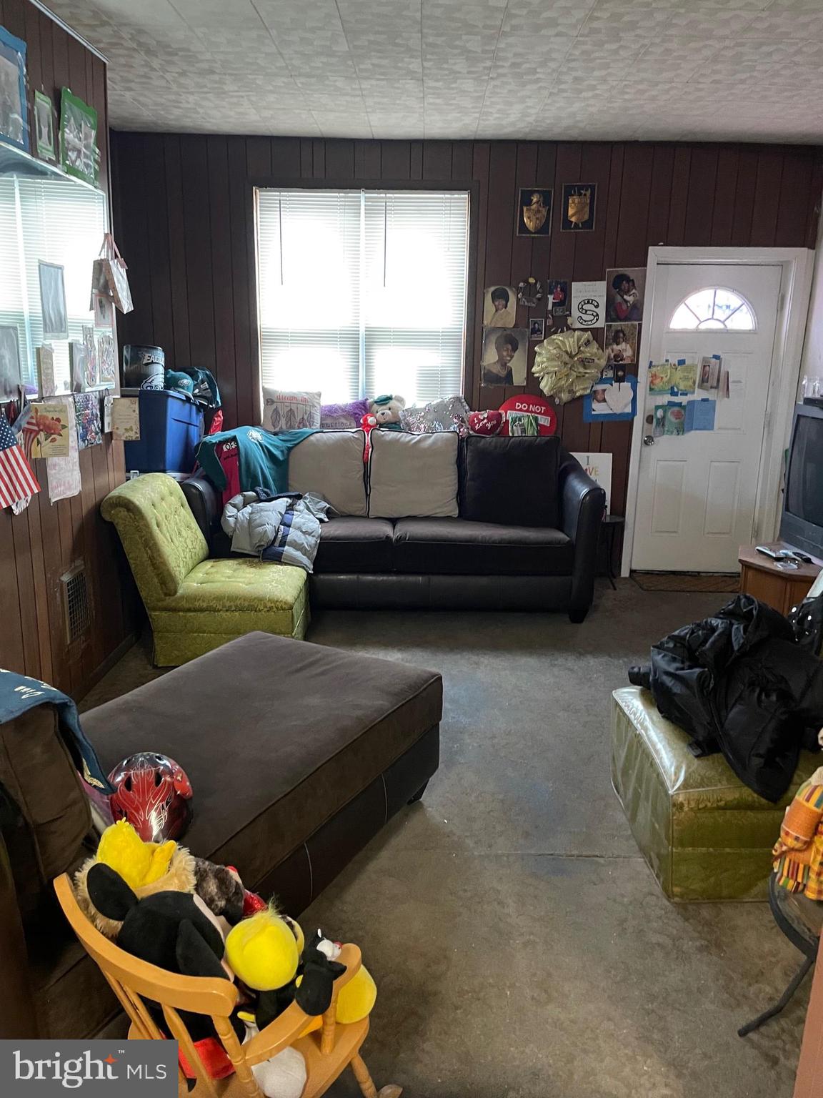 2231 Ruffner Street Philadelphia, PA 19140 - Photo 2 of 9 Livingroom