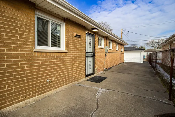 $225,000 | 1335 Mackinaw Avenue, Calumet City, IL 60409
