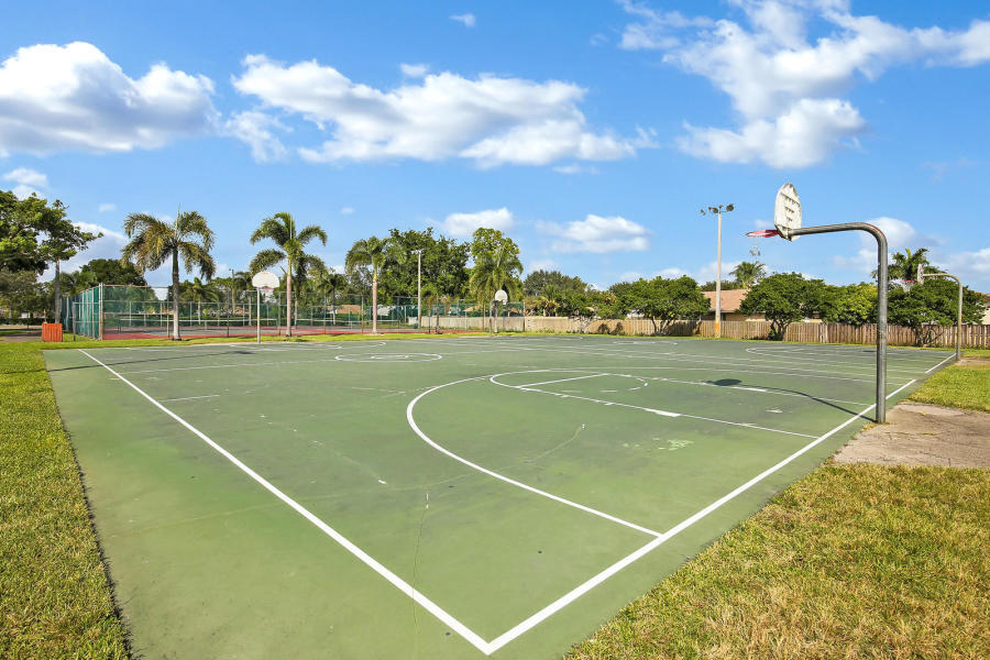 11781 Timbers Way Boca Raton, FL 33428 - Photo 44 of 51 Basketball