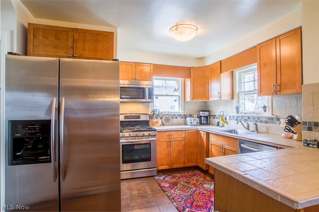 2636 Milton Road Cleveland, OH 44118 - Photo 8 of 15