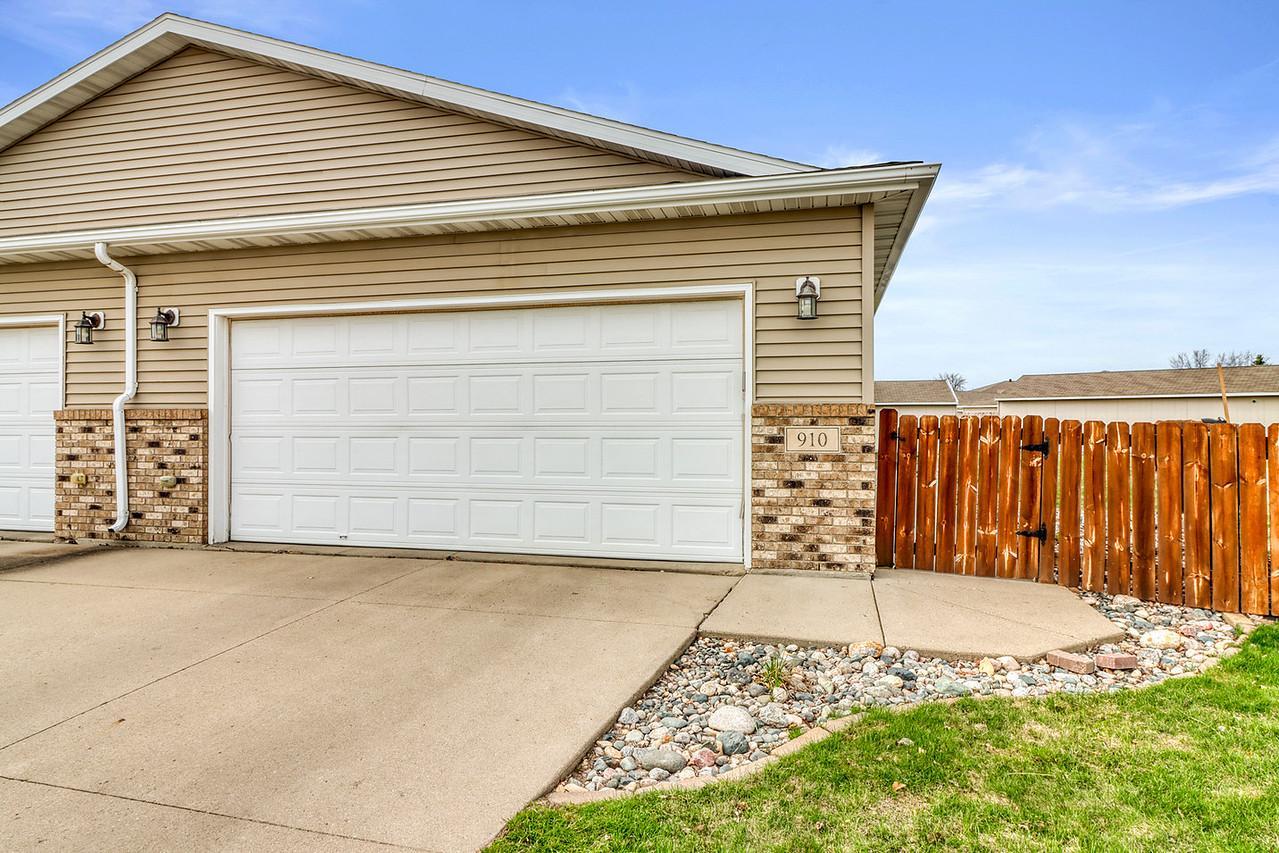 910 35th Avenue South Moorhead, MN 56560 - Photo 1 of 44