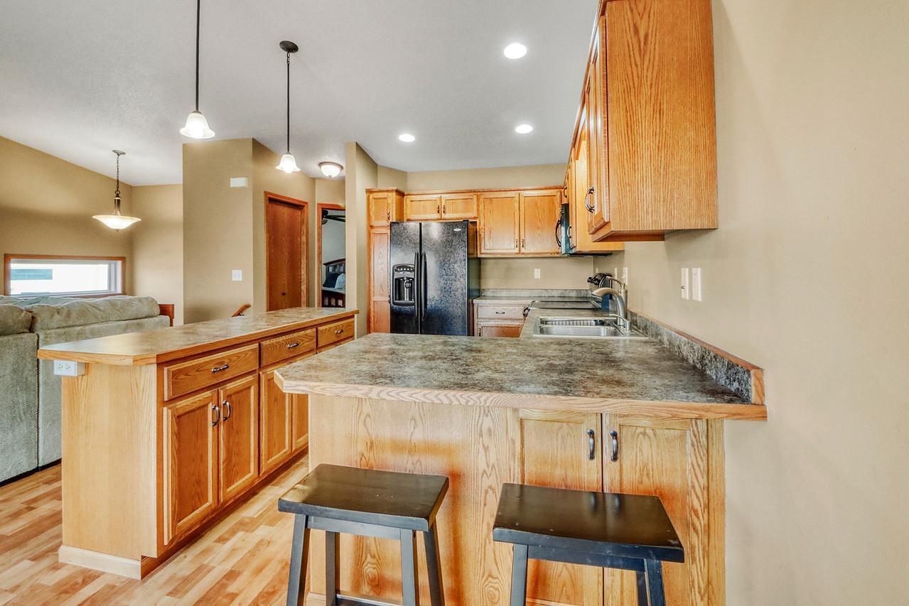 910 35th Avenue South Moorhead, MN 56560 - Photo 3 of 44