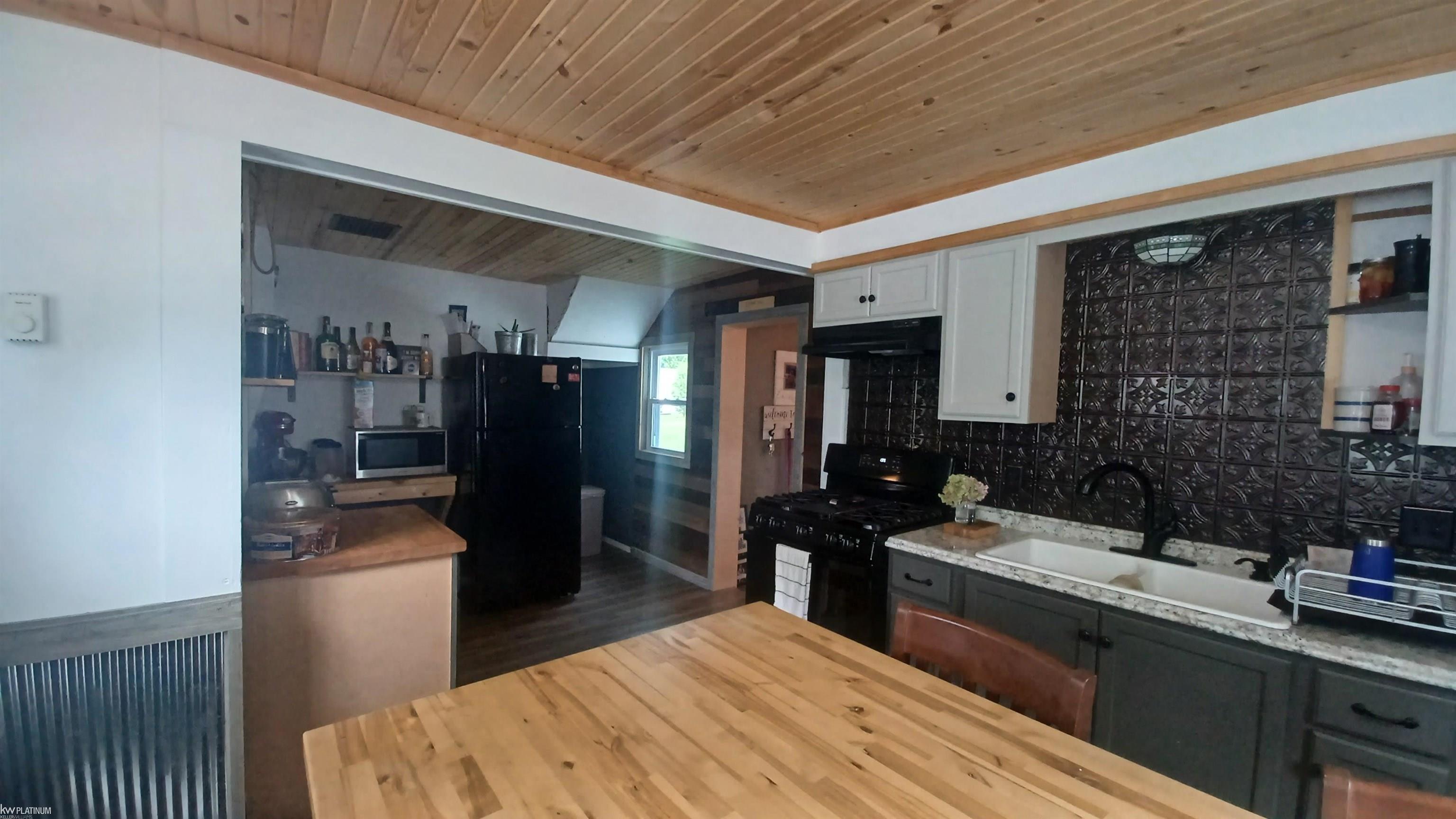 8556 Morris Road Goodells, MI 48027 - Photo 26 of 33 50120278-28.JPG