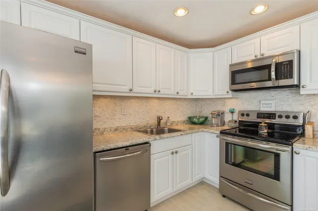 $510,000 | 95 Springville Road, Unit 8, Hampton Bays, NY 11946