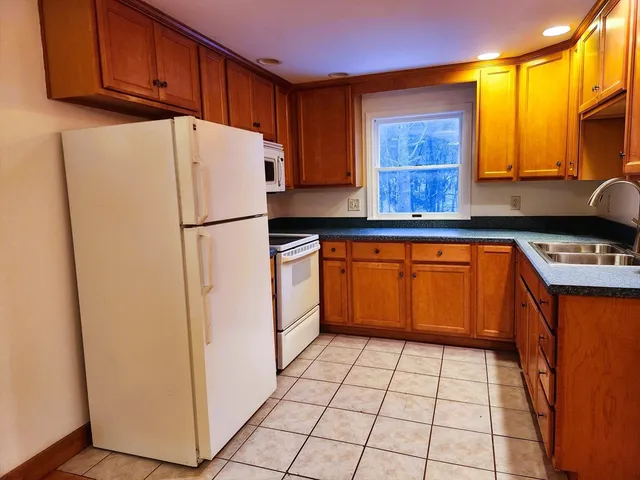 $1,775 | 17 Diamond Hill Road, Unit B, Jefferson, MA 01522