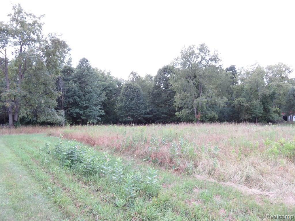 5 A Fisher Road Howell, MI 48855 - Photo 3 of 6