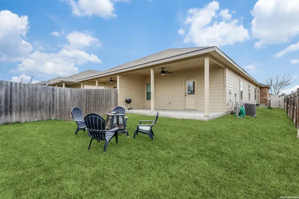 $1,450 | 319 Emma Drive, New Braunfels, TX 78130