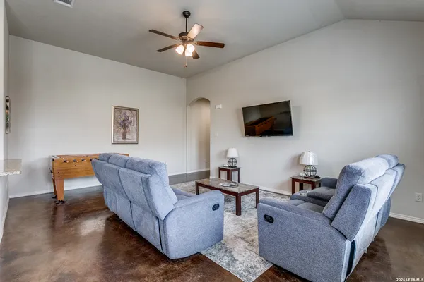 $1,450 | 319 Emma Drive, New Braunfels, TX 78130