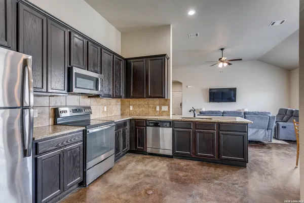 $1,450 | 319 Emma Drive, New Braunfels, TX 78130