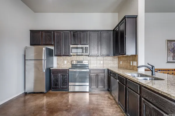 $1,450 | 319 Emma Drive, New Braunfels, TX 78130
