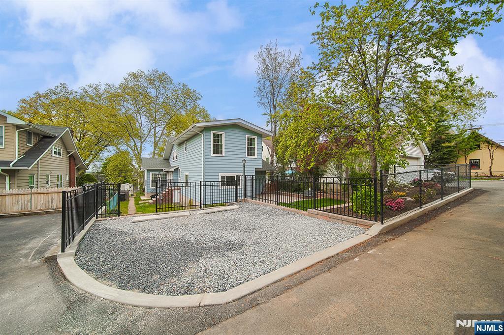 586 Hillside Street Ridgefield, NJ 07657 - Photo 5 of 46