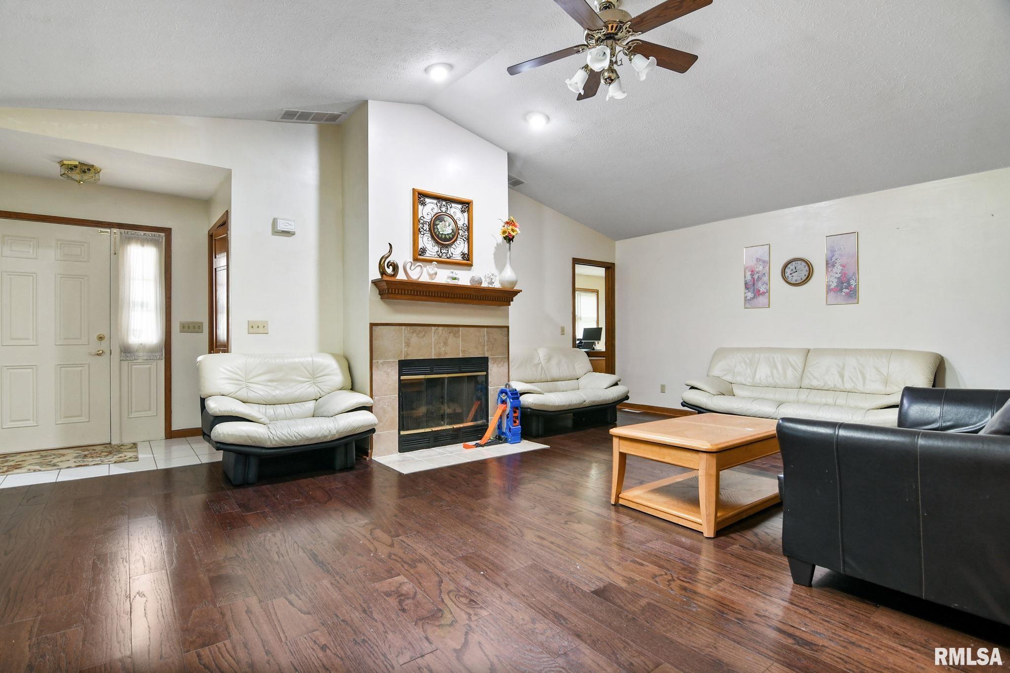 2607 Montega Drive Springfield, IL 62704 - Photo 3 of 24