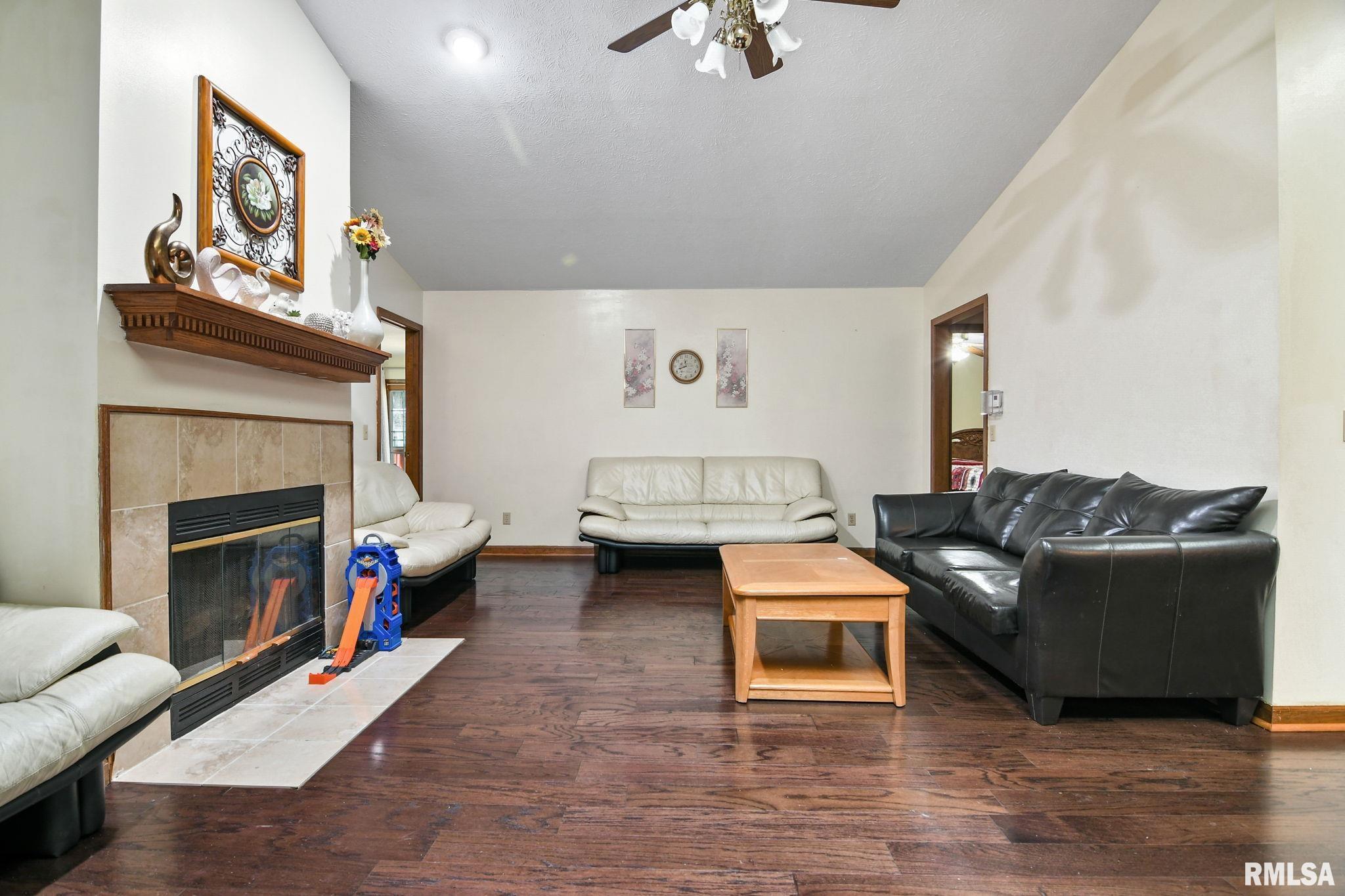 2607 Montega Drive Springfield, IL 62704 - Photo 4 of 24