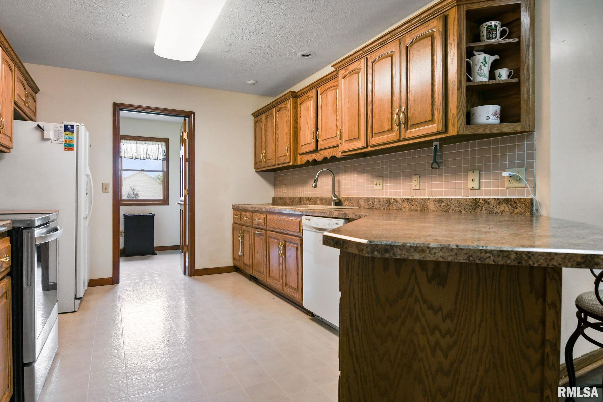 2607 Montega Drive Springfield, IL 62704 - Photo 7 of 24