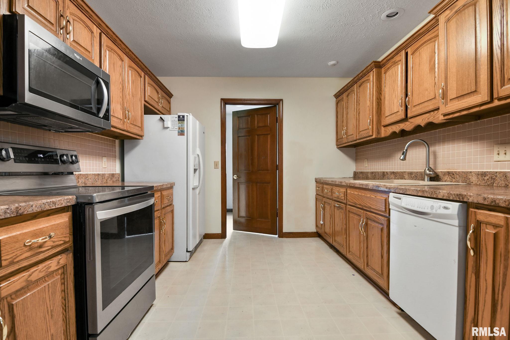 2607 Montega Drive Springfield, IL 62704 - Photo 8 of 24