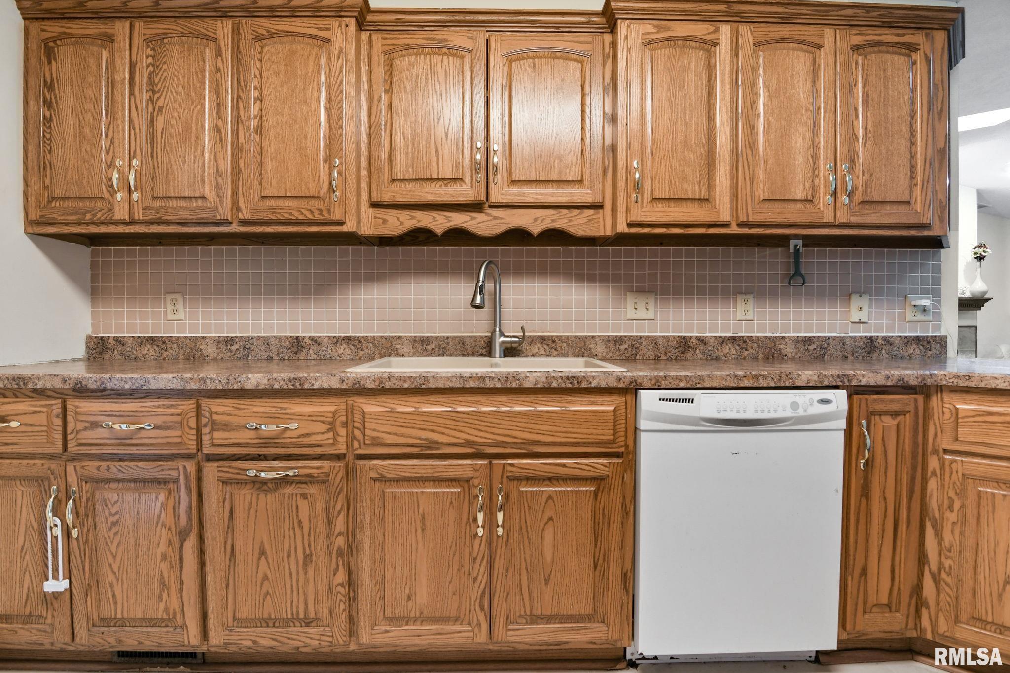 2607 Montega Drive Springfield, IL 62704 - Photo 10 of 24