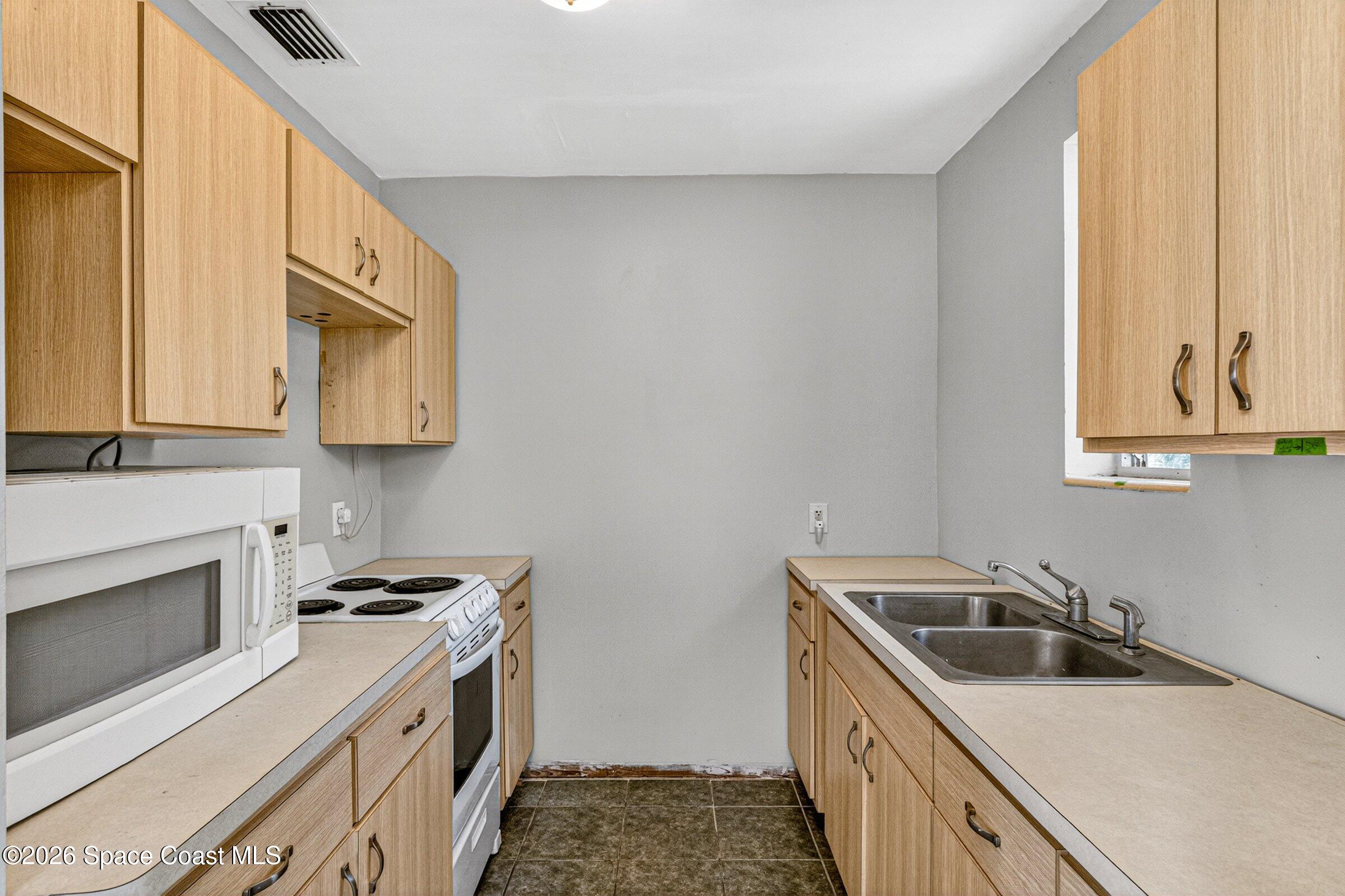 3318 Purdue Street Melbourne, FL 32901 - Photo 13 of 68 35-3318-Perdue-221