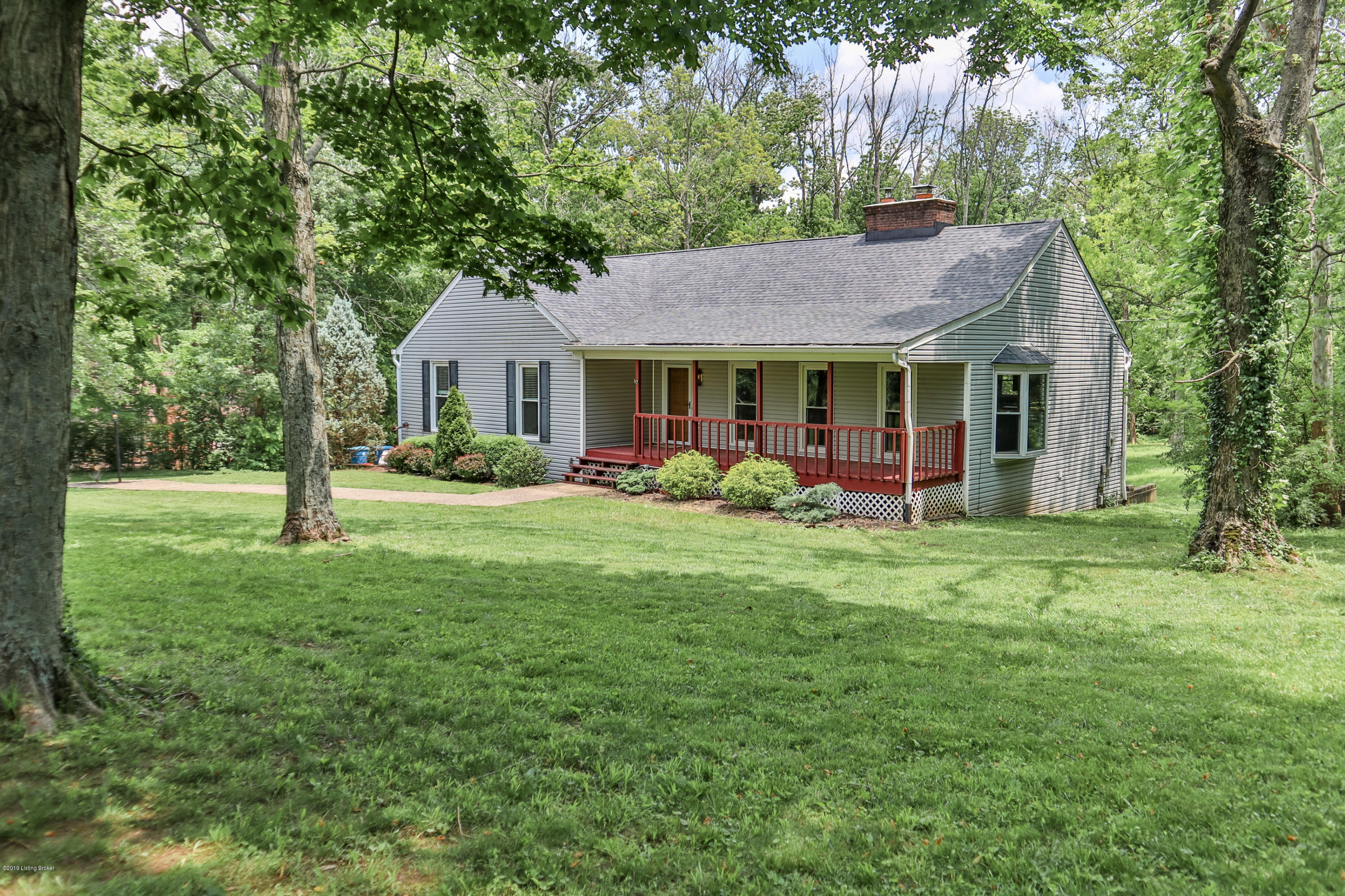 1009 Cedar Point Road La Grange, KY 40031 - Photo 4 of 45 010 20190528 0272