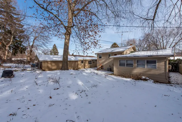 $249,900 | 732 Whitney Avenue, Winthrop Harbor, IL 60096