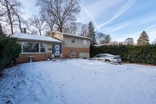 $249,900 | 732 Whitney Avenue, Winthrop Harbor, IL 60096