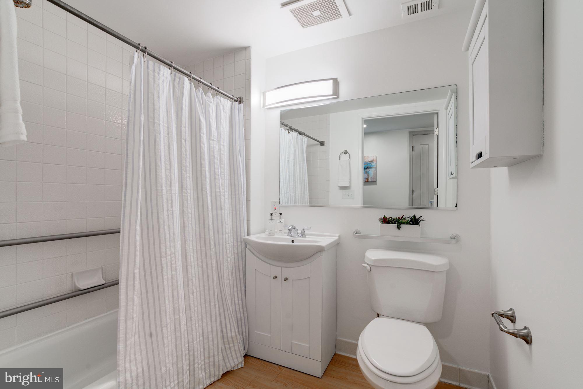 20 Logan Circle Northwest, Unit LL3 Washington, DC 20005 - Photo 10 of 17 Bathroom Outside of Bedroom