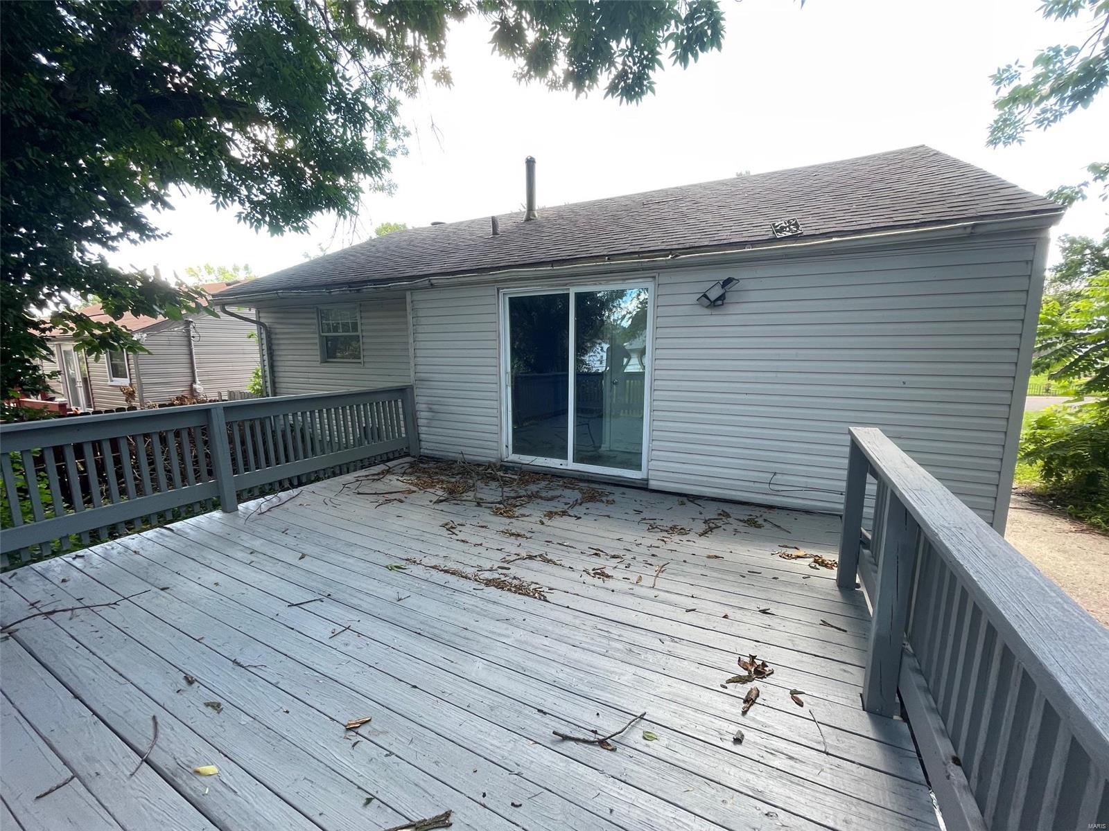 341 Caithness Road St. Louis, MO 63137 - Photo 2 of 15